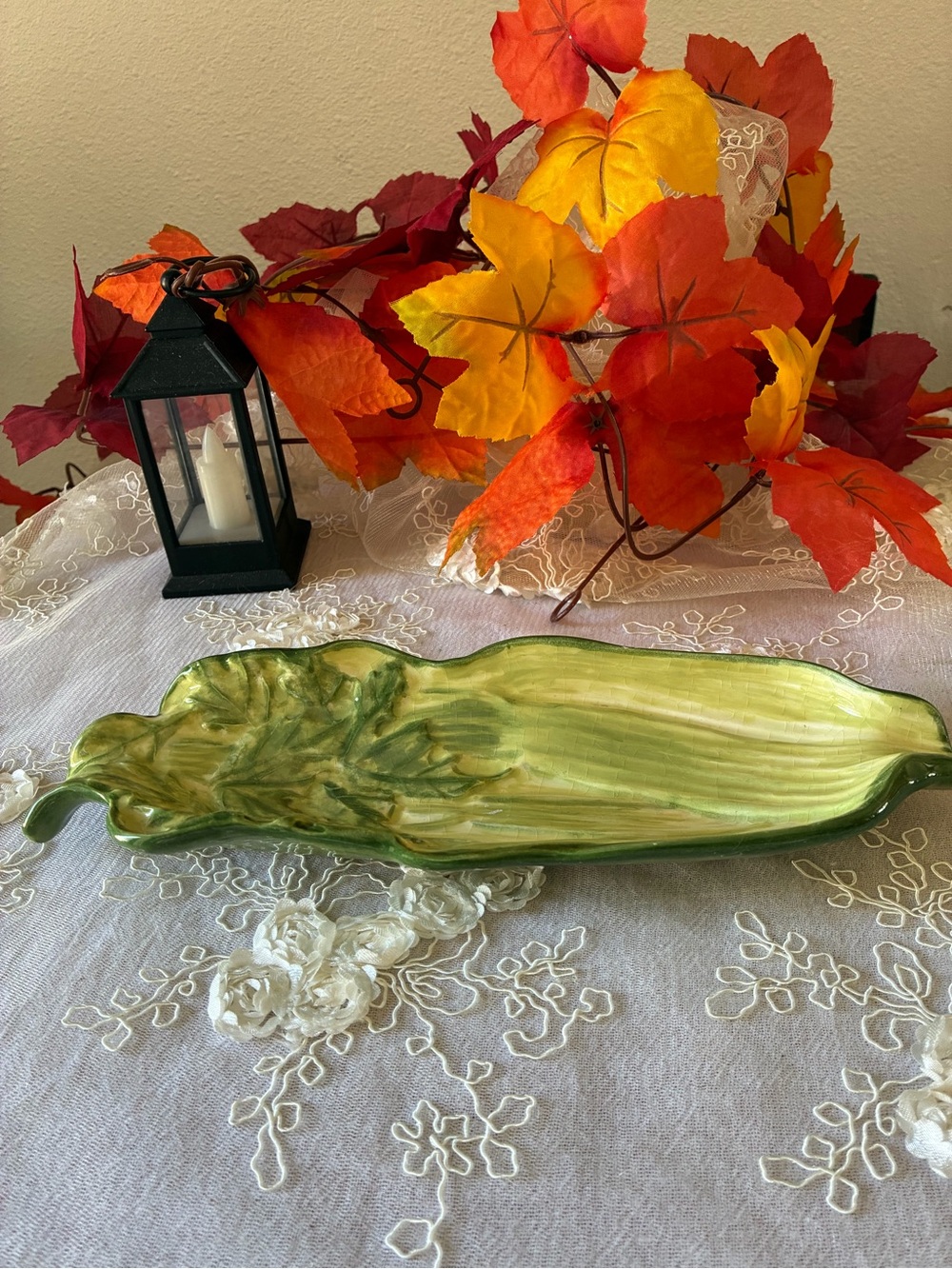 Green Ceramic Leaf Serving Platter - Decorative Home Dining Tray